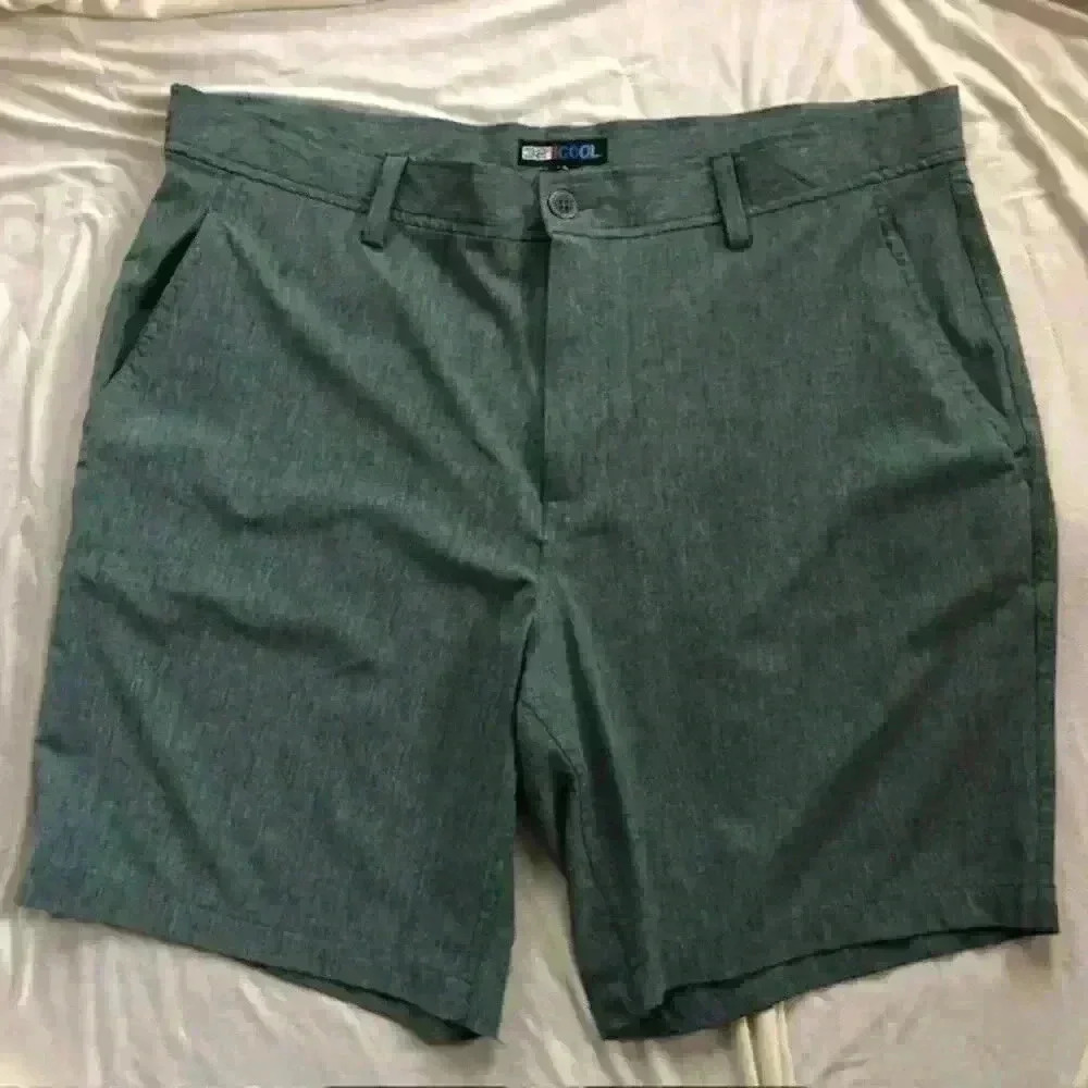 32 Degree Green Golf Shorts Sz 38